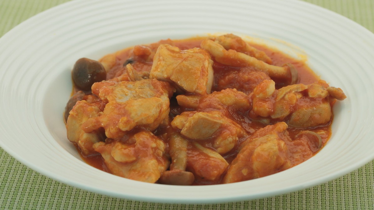 鶏肉のトマトジュース煮込み