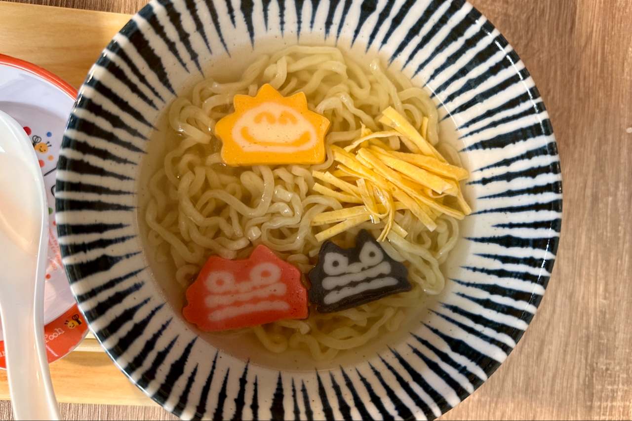 無添加ダシでカラダにやさしい自然な味わい「沖縄そば わらまる商店」（南城市）