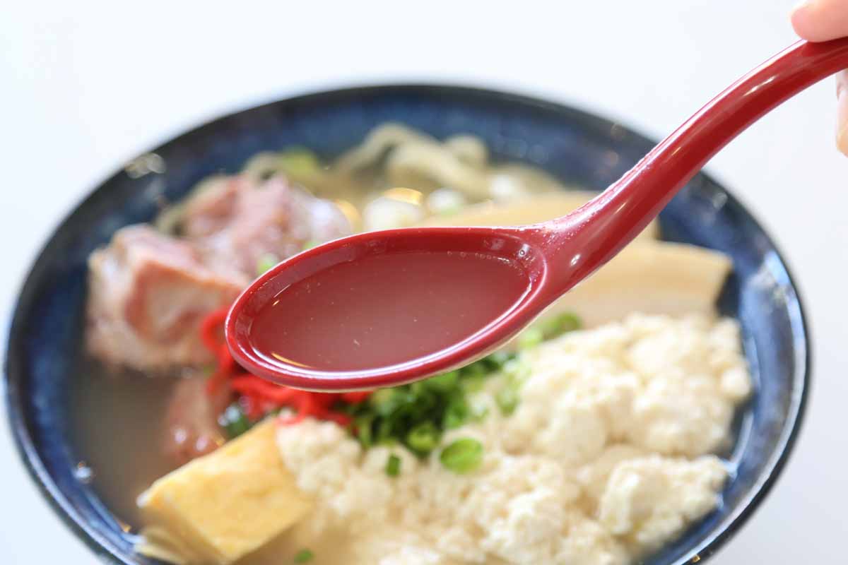 那覇で朝7時から本格沖縄そば！「オキナワソバヤ ススル」で味わうこだわりの一杯（那覇市）