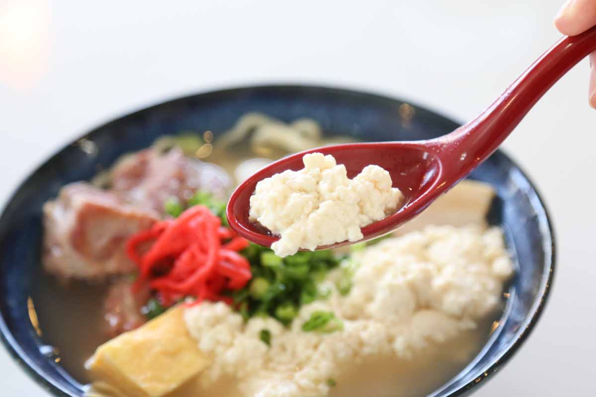 那覇で朝7時から本格沖縄そば！「オキナワソバヤ ススル」で味わうこだわりの一杯（那覇市）