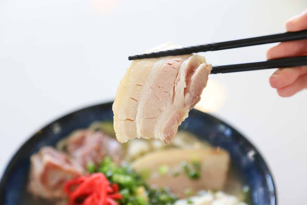 那覇で朝7時から本格沖縄そば！「オキナワソバヤ ススル」で味わうこだわりの一杯（那覇市）