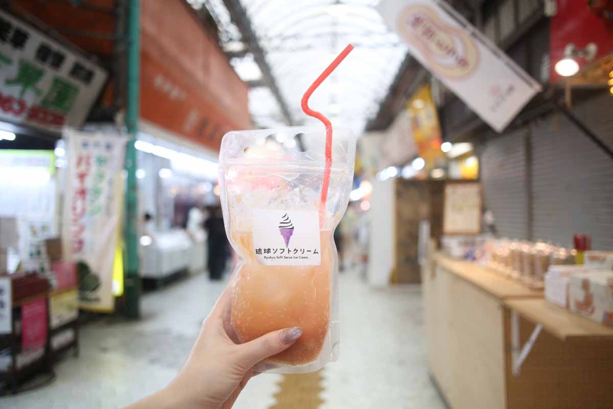 那覇国際通りに新名所誕生！「琉球ソフトクリーム」で味わう紅いも米粉コーンソフト＆沖縄スイーツ（那覇市）