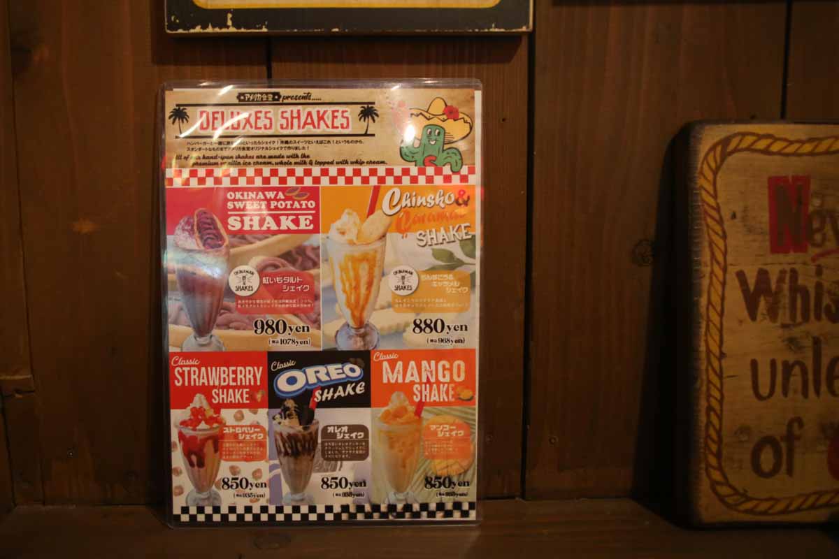 まるで映画のワンシーン！レトロ空間でいただく肉厚ハンバーガーと石焼タコライス「アメリカ食堂 SAND'S DINER（サンズ・ダイナー）」（那覇市）