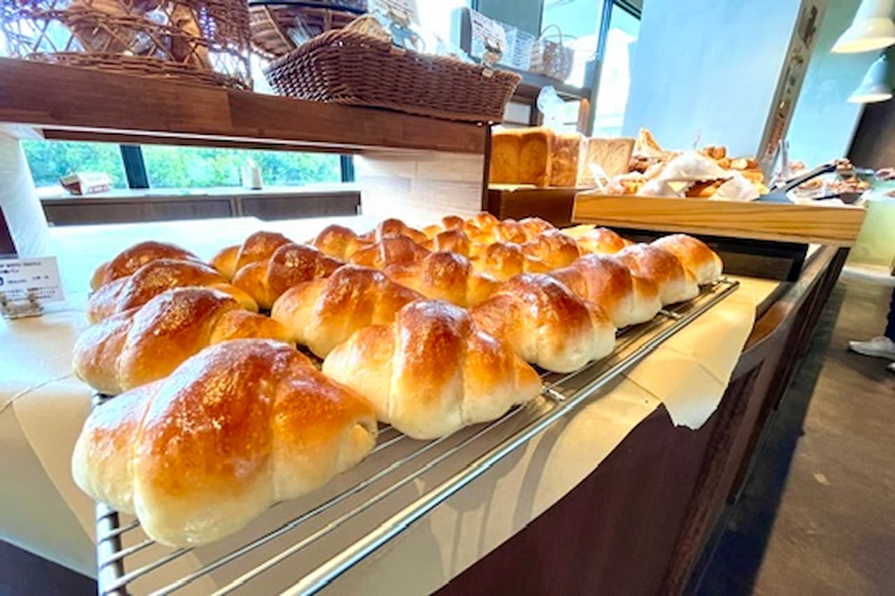 沖縄の絶景とともにおいしいパンを味わおう！「mills by TruffleBAKERY（ミルズバイトリュフベーカリー）」で特別なひとときを（浦添市）