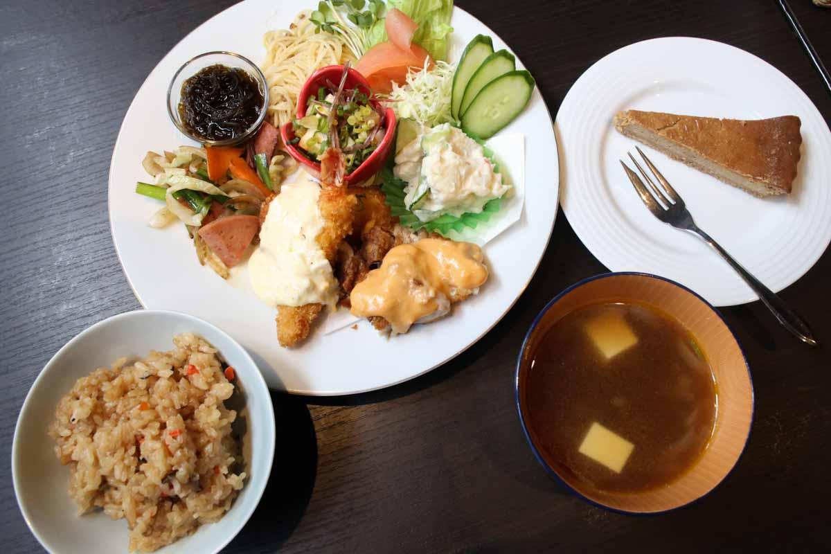 ランチは日替わり一本!都会の喧騒を忘れる美食空間「Dining&Bar 美海DORI(よしみどり)」(那覇市)