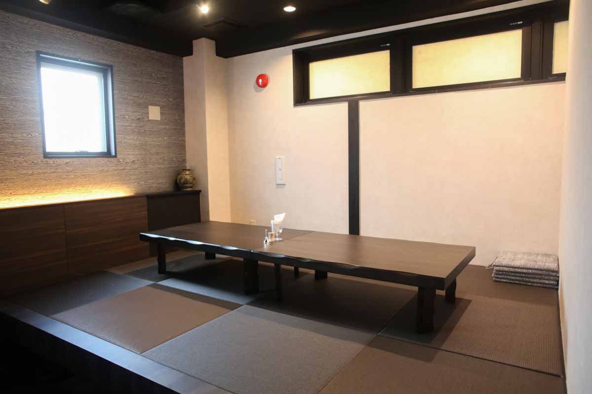 ランチは日替わり一本!都会の喧騒を忘れる美食空間「Dining&Bar 美海DORI(よしみどり)」(那覇市)