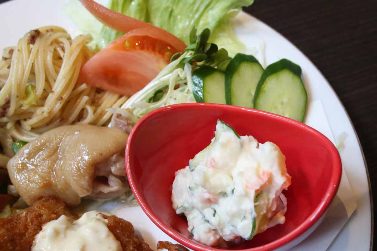 ランチは日替わり一本!都会の喧騒を忘れる美食空間「Dining&Bar 美海DORI(よしみどり)」(那覇市)
