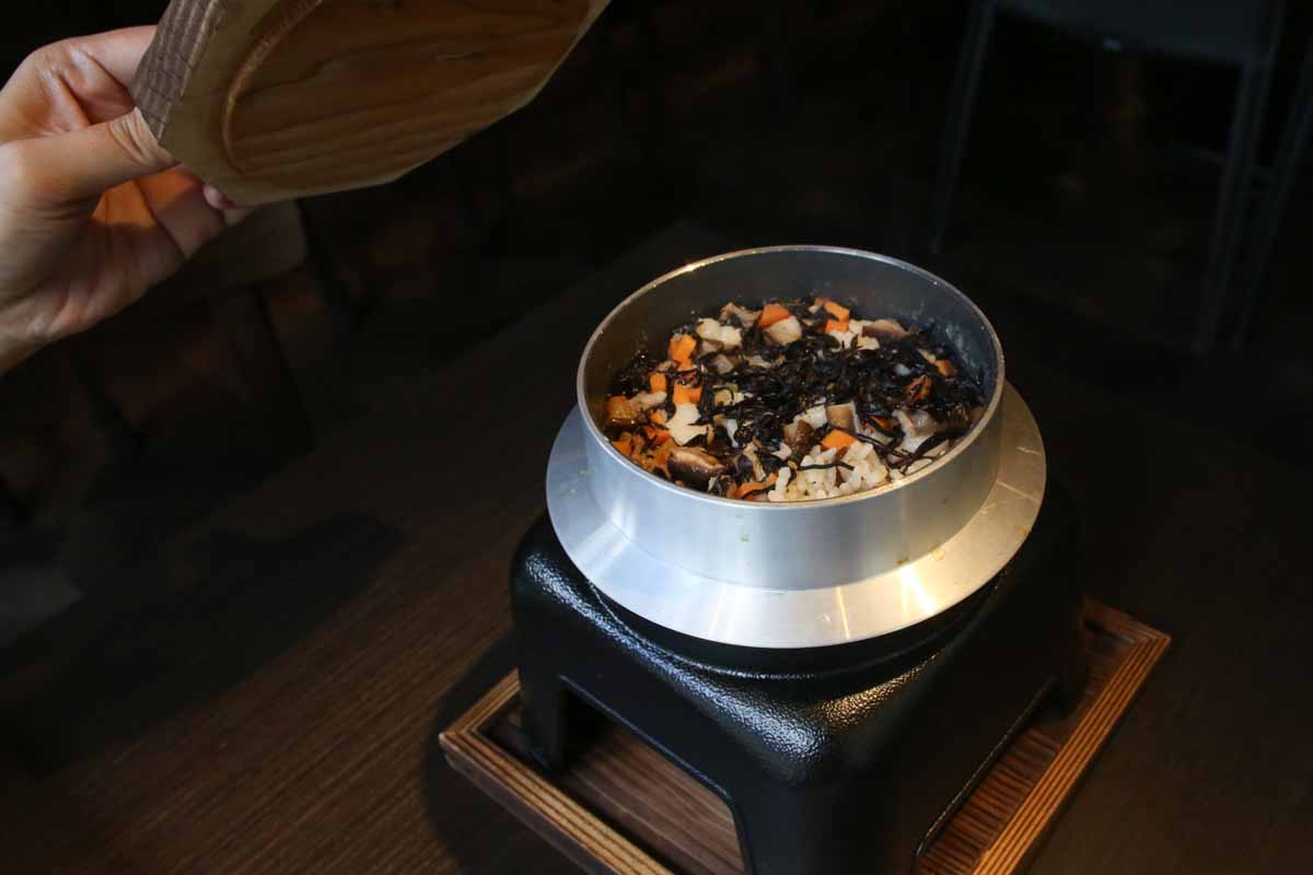 ランチは日替わり一本!都会の喧騒を忘れる美食空間「Dining&Bar 美海DORI(よしみどり)」(那覇市)