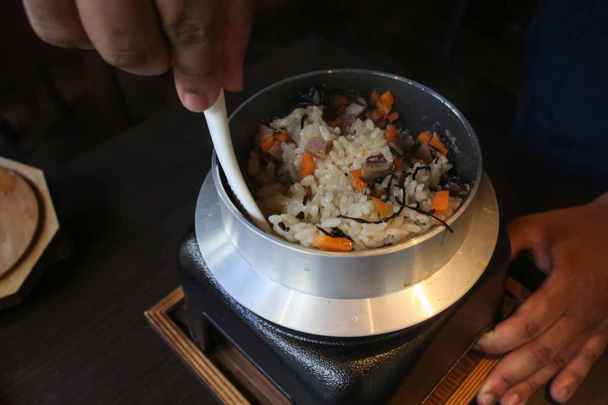 ランチは日替わり一本!都会の喧騒を忘れる美食空間「Dining&Bar 美海DORI(よしみどり)」(那覇市)