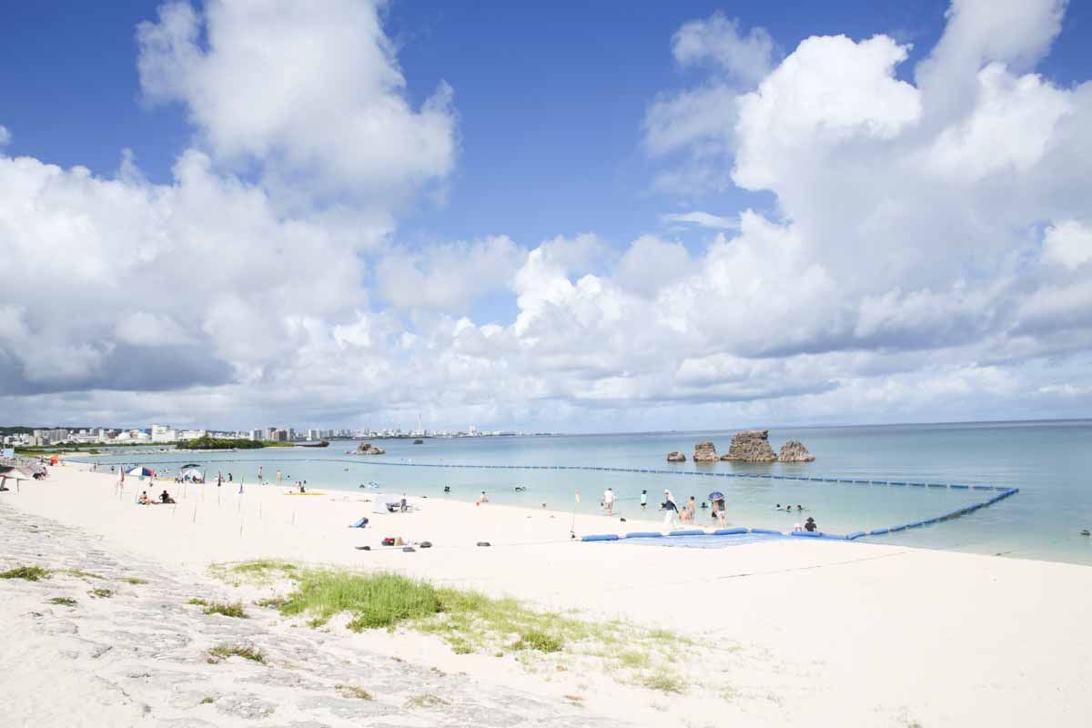 澄みわたる海と真っ白な砂浜!おしゃれに遊べる絶好スポット「アラハビーチ」を徹底解説(北谷町)