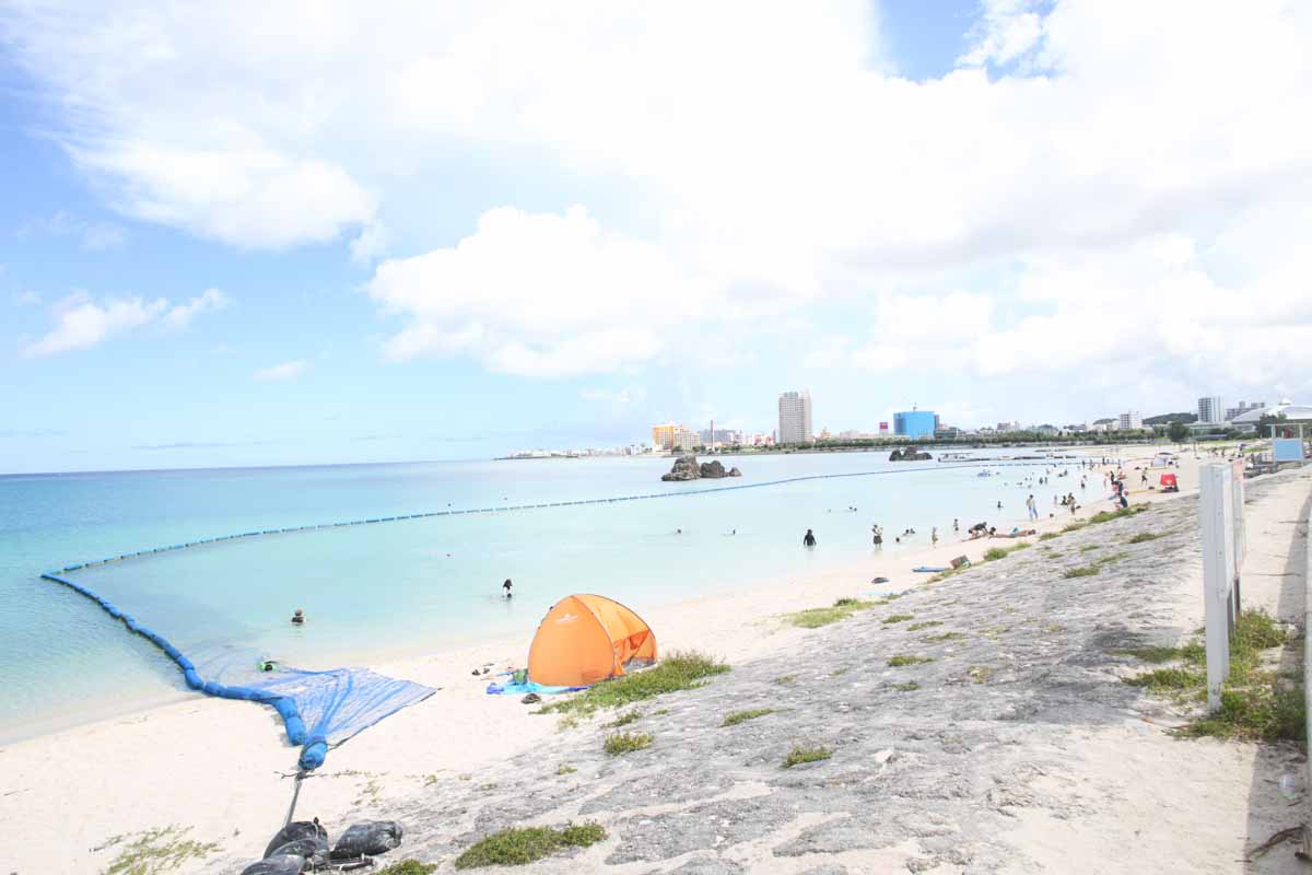澄みわたる海と真っ白な砂浜！おしゃれに遊べる絶好スポット「アラハビーチ」を徹底解説（北谷町）