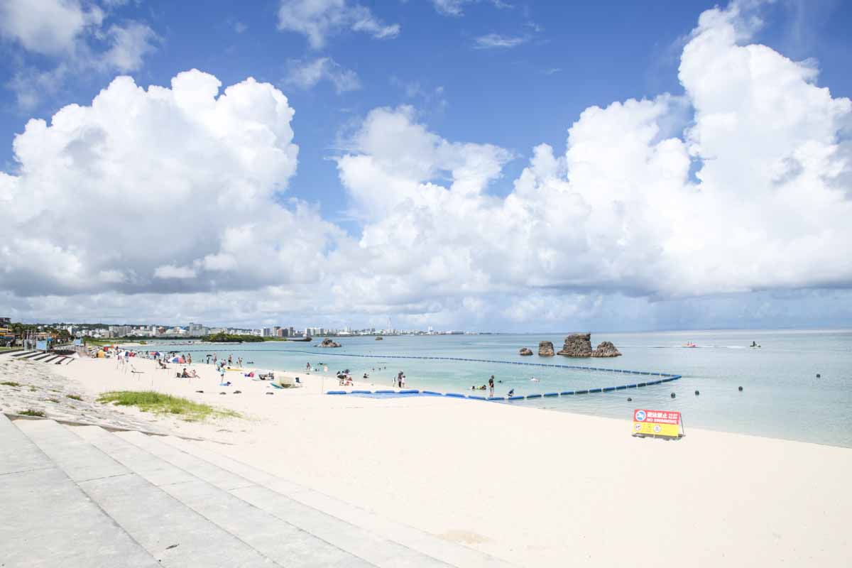 澄みわたる海と真っ白な砂浜！おしゃれに遊べる絶好スポット「アラハビーチ」を徹底解説（北谷町）