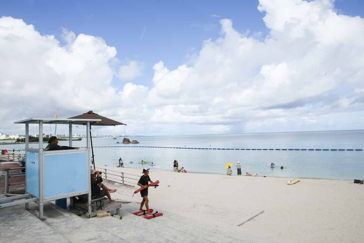澄みわたる海と真っ白な砂浜！おしゃれに遊べる絶好スポット「アラハビーチ」を徹底解説（北谷町）