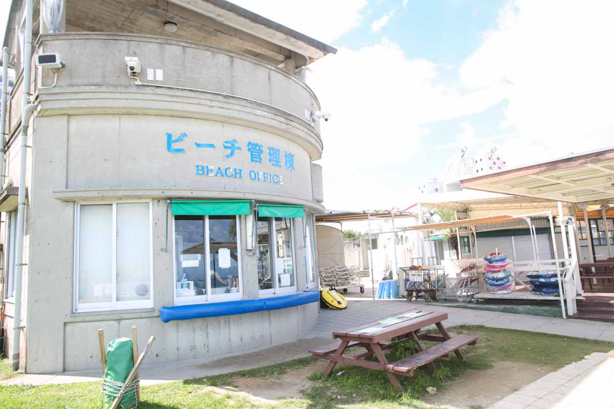 澄みわたる海と真っ白な砂浜！おしゃれに遊べる絶好スポット「アラハビーチ」を徹底解説（北谷町）