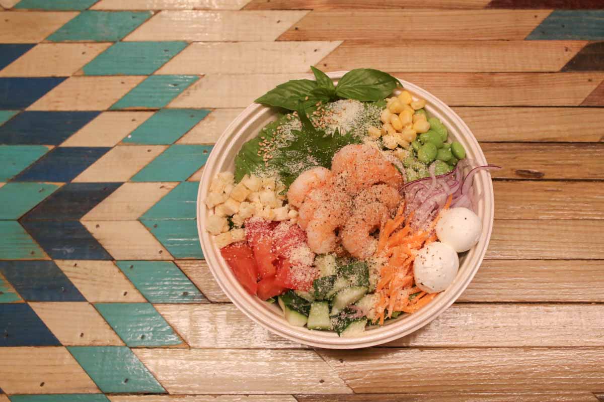 沖縄の恵みをまるごとチャージ!チョップドサラダ専門店の「green base okinawa(グリーンベースオキナワ)」で新しいサラダ体験(那覇市)