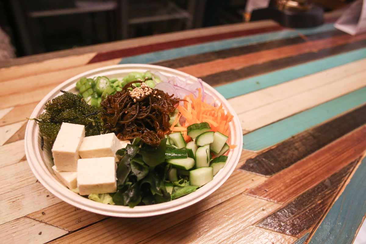 沖縄の恵みをまるごとチャージ!チョップドサラダ専門店の「green base okinawa(グリーンベースオキナワ)」で新しいサラダ体験(那覇市)