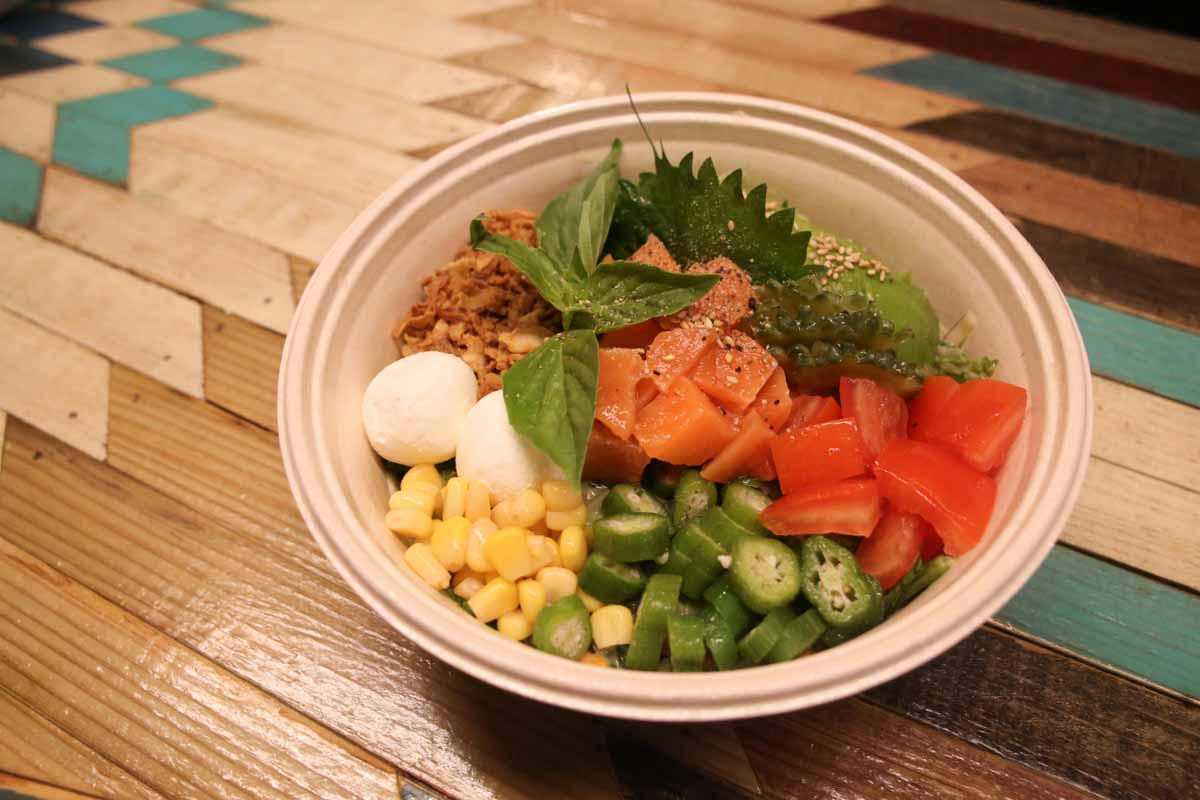 沖縄の恵みをまるごとチャージ!チョップドサラダ専門店の「green base okinawa(グリーンベースオキナワ)」で新しいサラダ体験(那覇市)