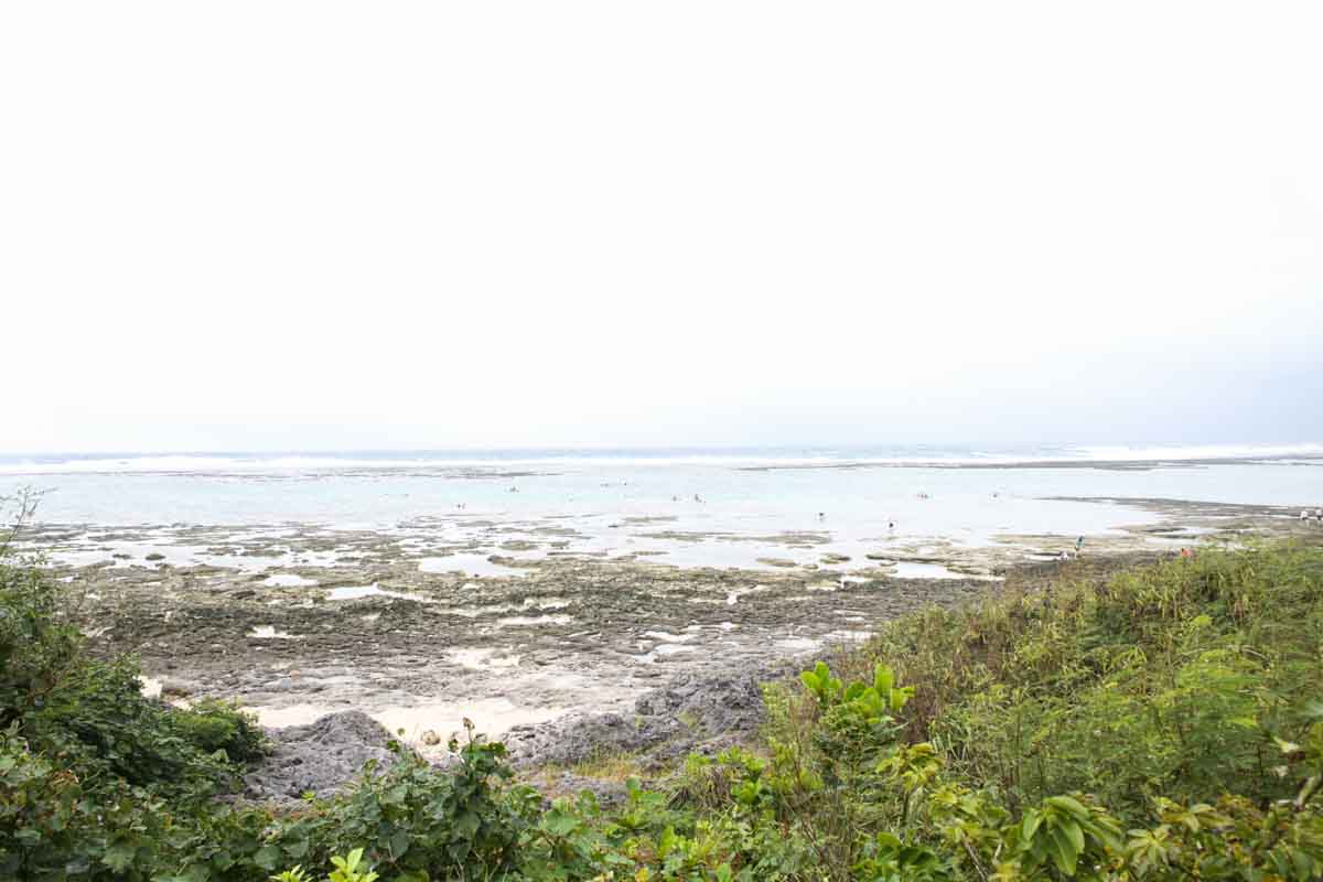 沖縄の天然水族館!神秘的なイノーが広がる、ジョン万ビーチ(大度浜海岸)の絶景と魅力を詳しく解説(糸満市)