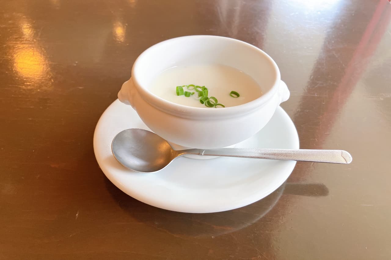 那覇で味わう本格カジュアルフレンチ。沖縄食材×パリの融合「le Bistro Montmartre（ビストロ・モンマルトル）」（那覇市）