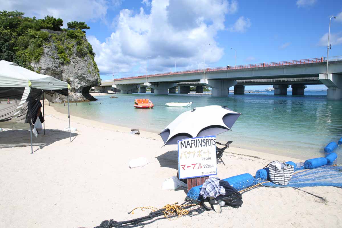 都会のまんなかにエメラルド!那覇市街からすぐ行けるオアシス「波の上ビーチ」を徹底解剖(那覇市)