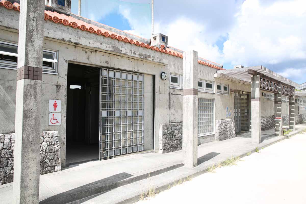 都会のまんなかにエメラルド!那覇市街からすぐ行けるオアシス「波の上ビーチ」を徹底解剖(那覇市)