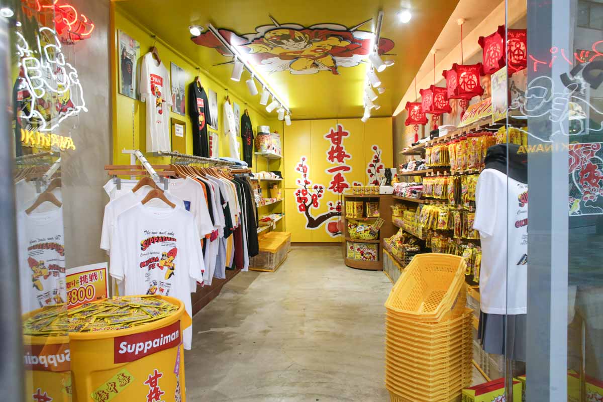 アパレルも小物も個性が光る！「スッパイマンショップ 国際店」でファッションにスパイスを（那覇市）