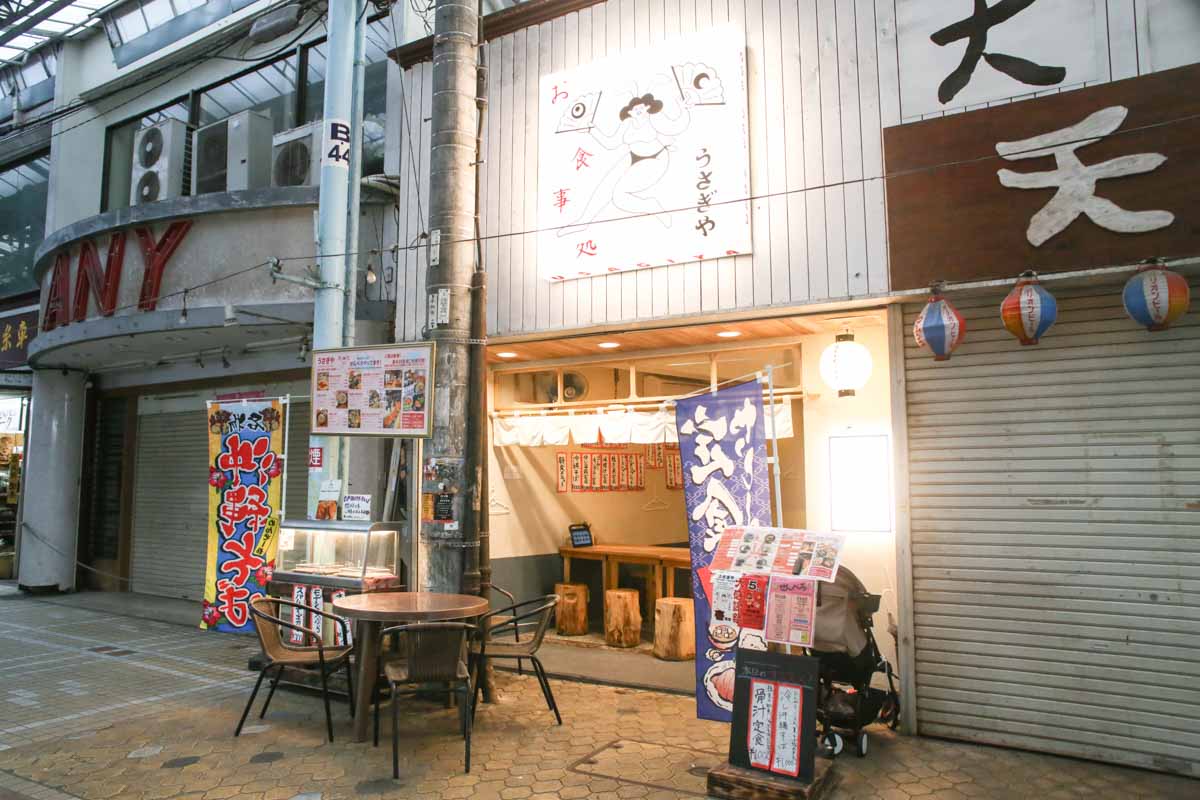 毎日でも味わいたい豊富な定食メニュー！沖縄の味から家庭の味まで楽しめる「お食事処 うさぎや」（那覇市）
