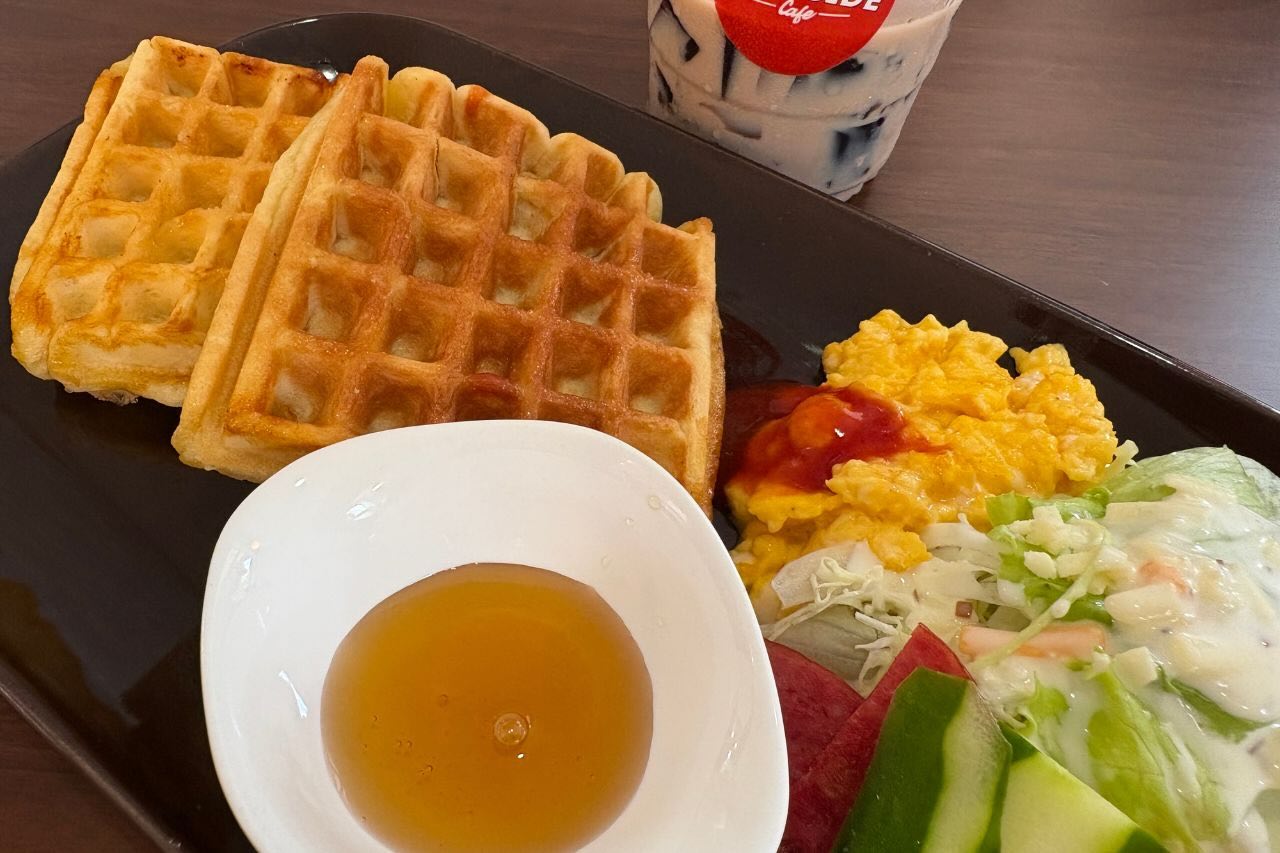 親子で楽しむ公園帰りのモーニング!手ごね焼きたてワッフルが絶品「Flip Side Cafe(フリップサイドカフェ)」(沖縄市)