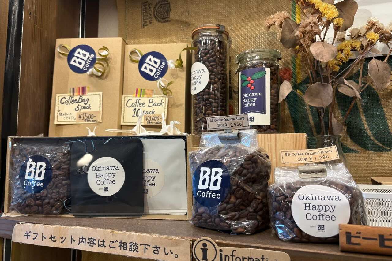 沖縄市泡瀬からはじまる朝7時の幸せコーヒータイム。「BB-Coffee(ビービーコーヒー)」のカフェラテ片手に朝食を(沖縄市)