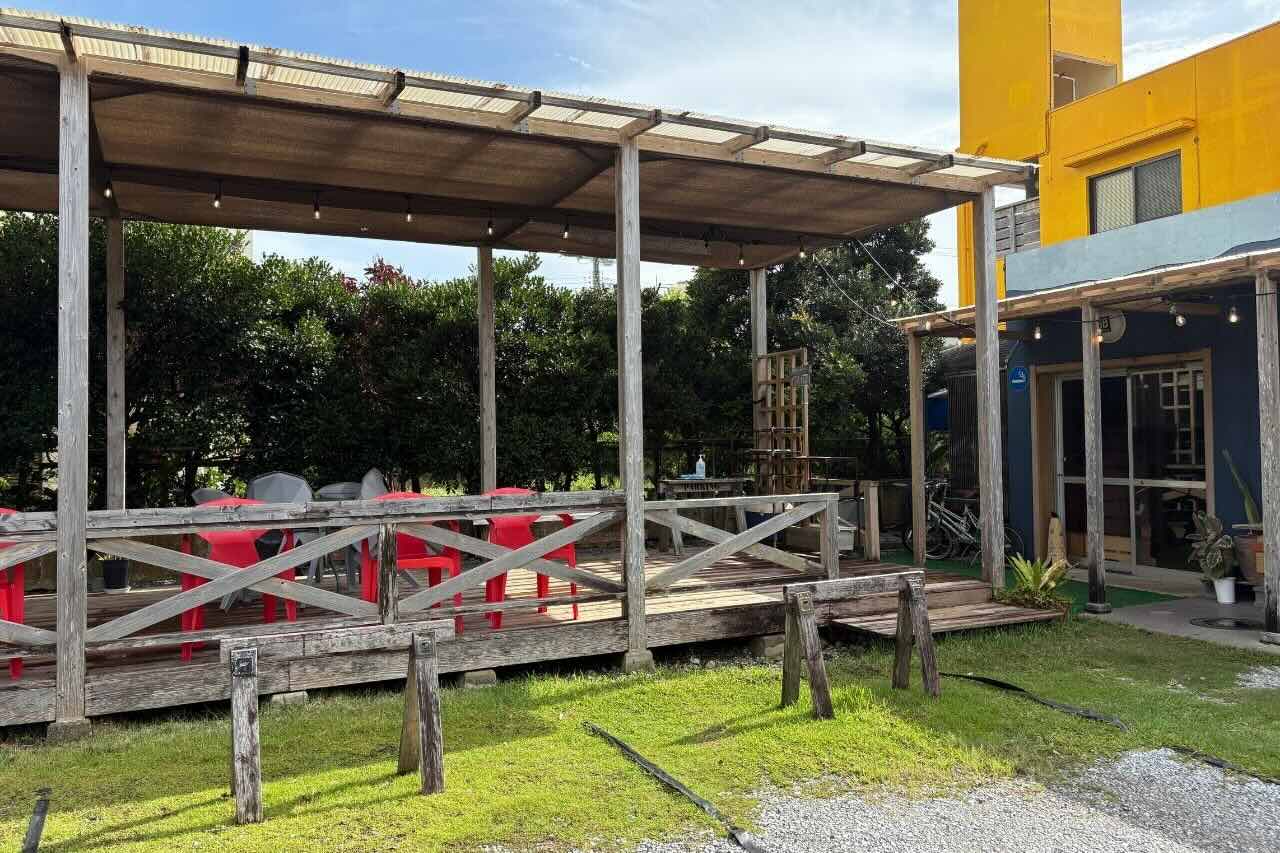 沖縄市泡瀬からはじまる朝7時の幸せコーヒータイム。「BB-Coffee(ビービーコーヒー)」のカフェラテ片手に朝食を(沖縄市)