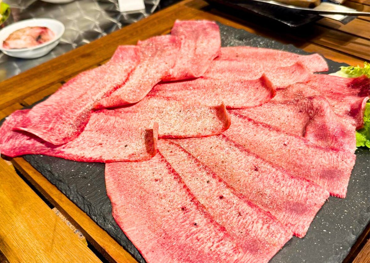 京都ならではの焼肉の食べ方って!? 那覇市の焼肉新名所!「焼肉ホルモン 赤白(あかしろ)」~キャンヒロユキの「とー、飲み歩きやってみよう」〜