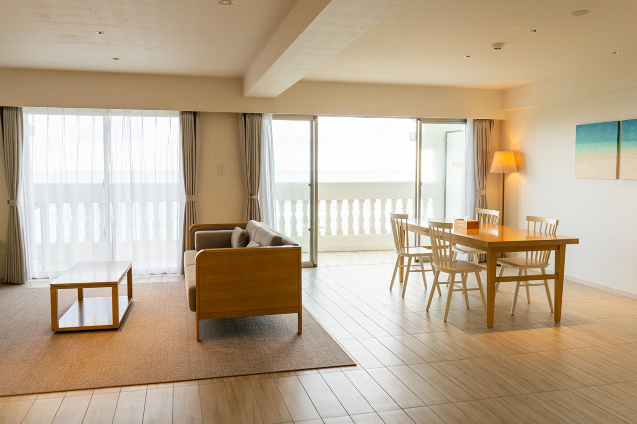 沖縄の絶景ホテルで贅沢女子旅！LAZOR SEA RESORT（ラソール シー リゾート）サウナ・天然ビーチ・サンセットに癒される（読谷村）