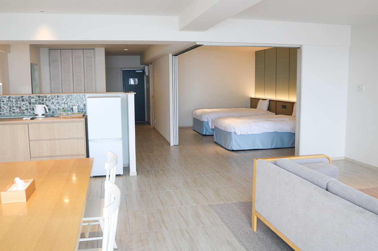 沖縄の絶景ホテルで贅沢女子旅！LAZOR SEA RESORT（ラソール シー リゾート）サウナ・天然ビーチ・サンセットに癒される（読谷村）