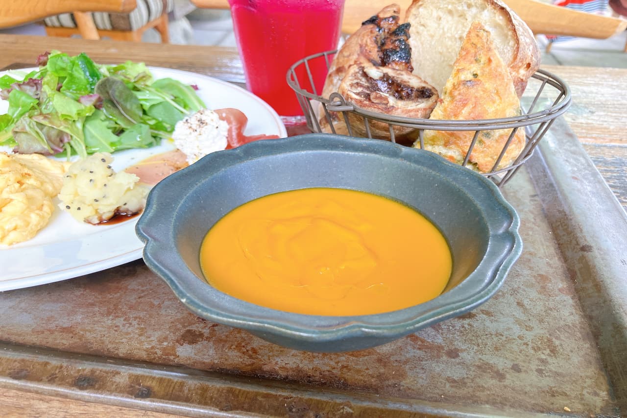 丘の上にあるパン好きの楽園。「Ploughman’s Lunch Bakery（プラウマンズランチべーカリー）」で迎える1日のはじまり（北中城村）