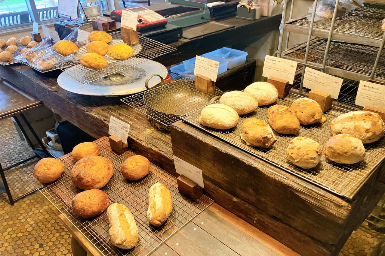 丘の上にあるパン好きの楽園。「Ploughman’s Lunch Bakery（プラウマンズランチべーカリー）」で迎える1日のはじまり（北中城村）