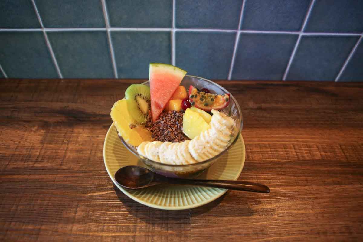 罪悪感ゼロのヘルシーチャージ！「Freshly Bowl」のアサイーボウル＆グリークヨーグルトを毎日の習慣にしちゃおう（那覇市）