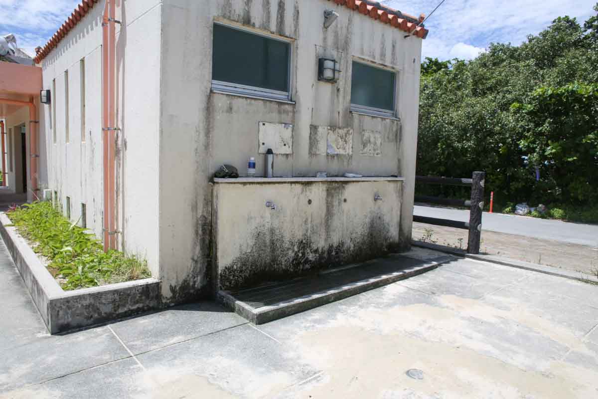 天然に近い人工ビーチ！穏やかな時間が流れる「ふるさと海岸（浜比嘉ビーチ）」の魅力を徹底解説（うるま市）
