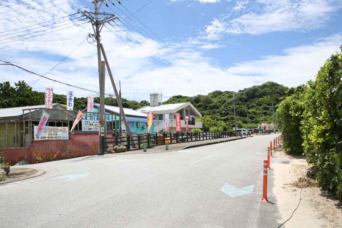 天然に近い人工ビーチ！穏やかな時間が流れる「ふるさと海岸（浜比嘉ビーチ）」の魅力を徹底解説（うるま市）
