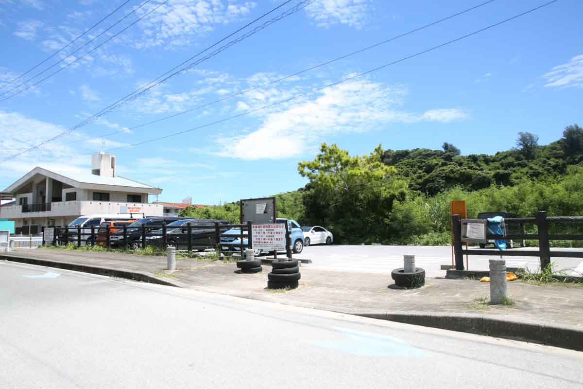 天然に近い人工ビーチ！穏やかな時間が流れる「ふるさと海岸（浜比嘉ビーチ）」の魅力を徹底解説（うるま市）