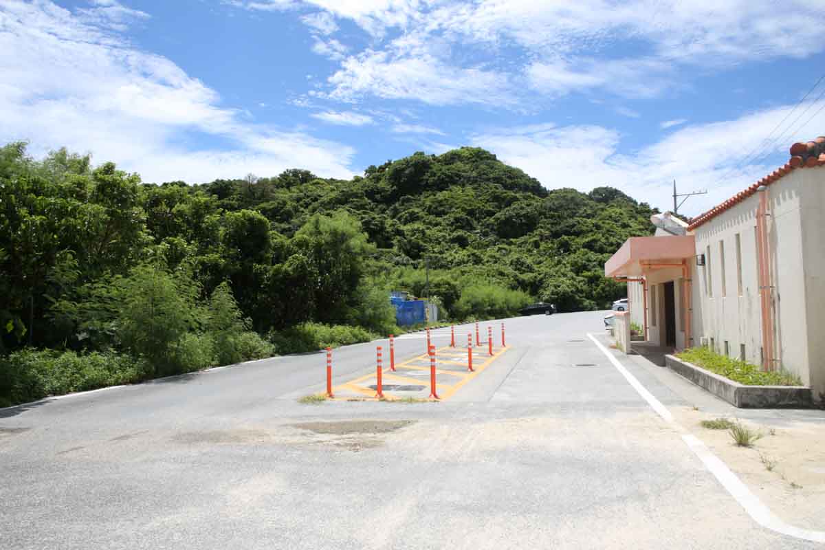 天然に近い人工ビーチ！穏やかな時間が流れる「ふるさと海岸（浜比嘉ビーチ）」の魅力を徹底解説（うるま市）