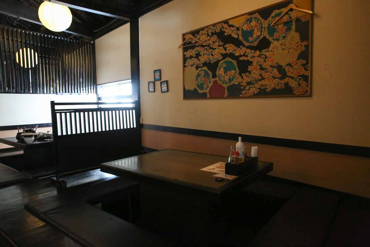 沖縄そば激戦区に新星誕生!ツルッと生麺とこだわりダシが懐かしいのに新しい「花すばや」(那覇市)