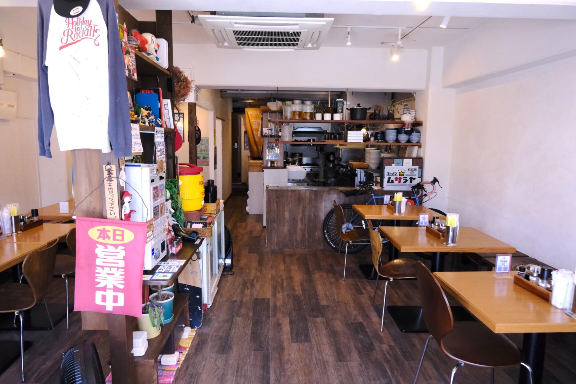 王道を行く「ゴールデンユース」は“沖縄家系ラーメン”の地平を切り拓く（宮古島）