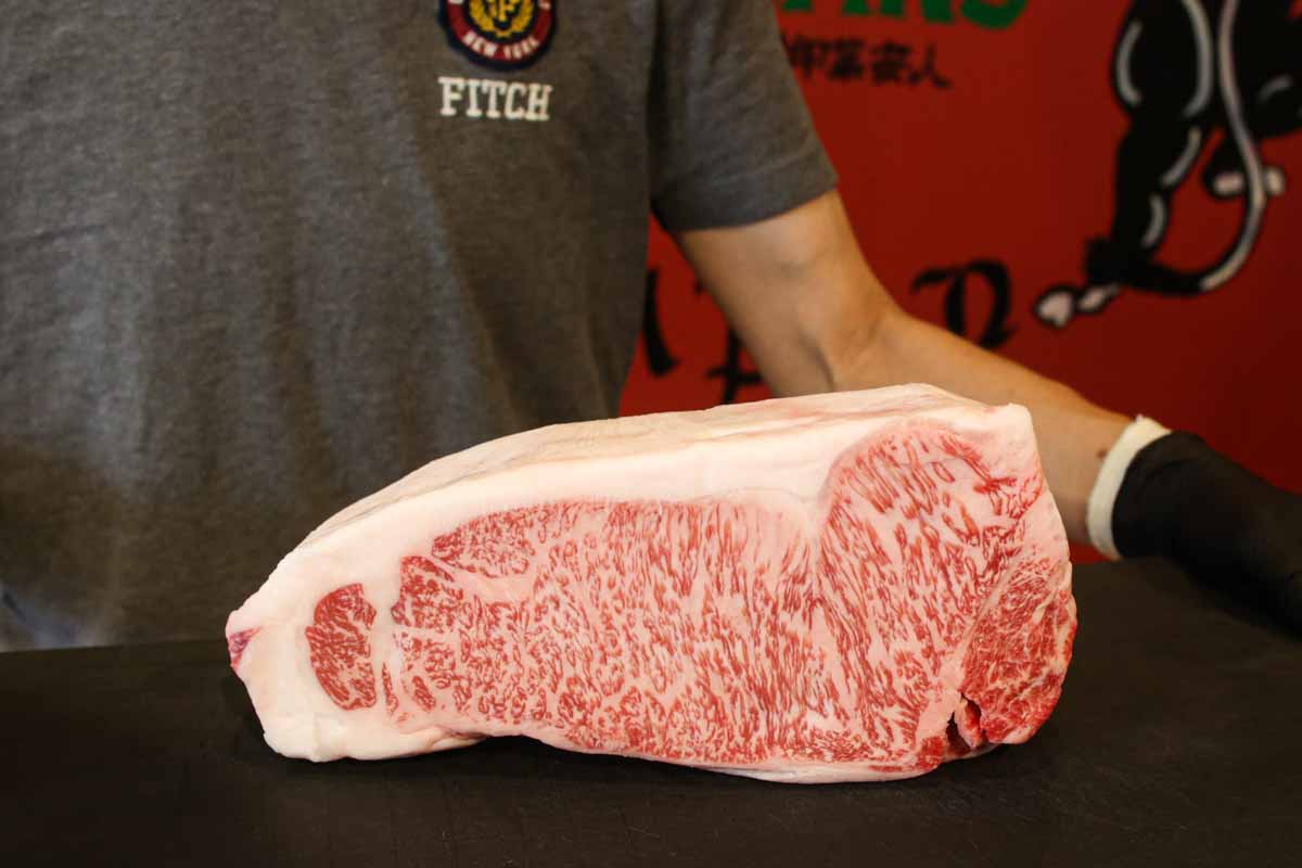ごほうびランチにふさわしい王者の風格!A5黒毛和牛に恋をする至福の時間を「居酒屋 琉球インディアンズ」で味わおう(那覇市)