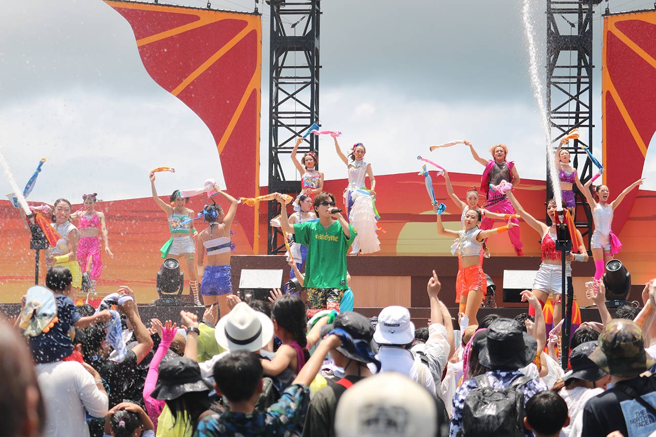 岩田 剛典が”ジャングリア沖縄で”ズブ濡れ！？沖縄で初ライブ！