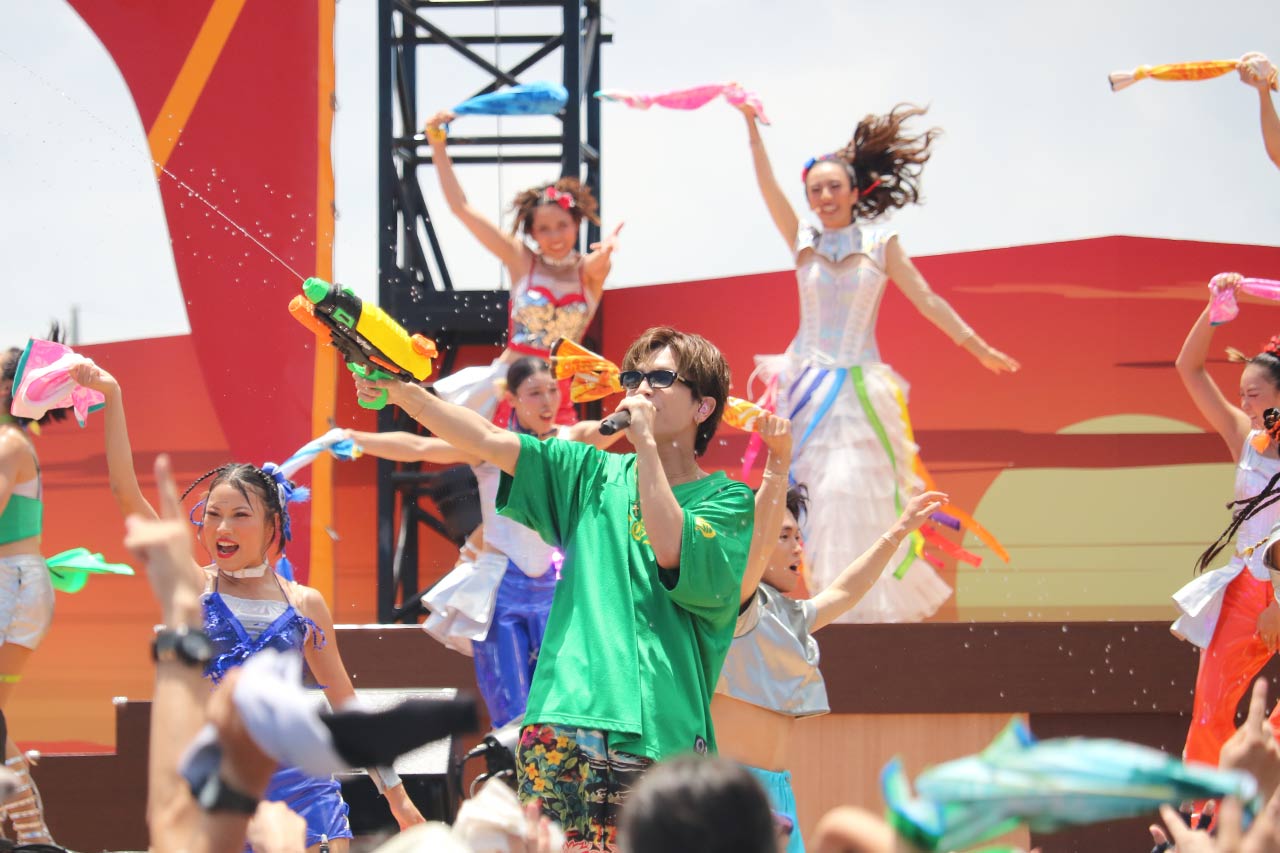 岩田 剛典が”ジャングリア沖縄で”ズブ濡れ！？沖縄で初ライブ！