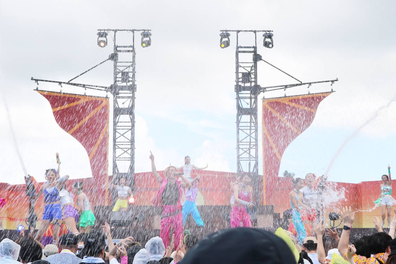 岩田 剛典が”ジャングリア沖縄で”ズブ濡れ!?沖縄で初ライブ!
