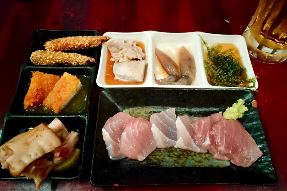 本当に1000円！？ 「川かみ鮮魚」女性専用せんべろ！コスパ限界突破おつまみメニューに仰天【沖縄ハシゴ酒】（那覇市）
