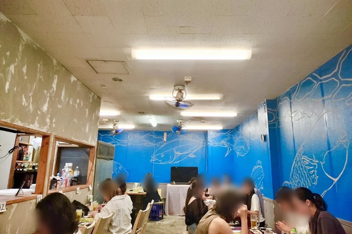 本当に1000円！？ 「川かみ鮮魚」女性専用せんべろ！コスパ限界突破おつまみメニューに仰天【沖縄ハシゴ酒】（那覇市）