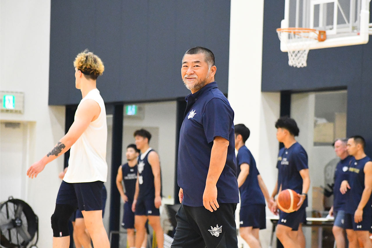 沖縄尚学・末吉良丞投手の“あの仕草”に「すごい勉強になる」キングス桶谷大HCが唸ったワケ…脇真大も「勇気をもらっている」