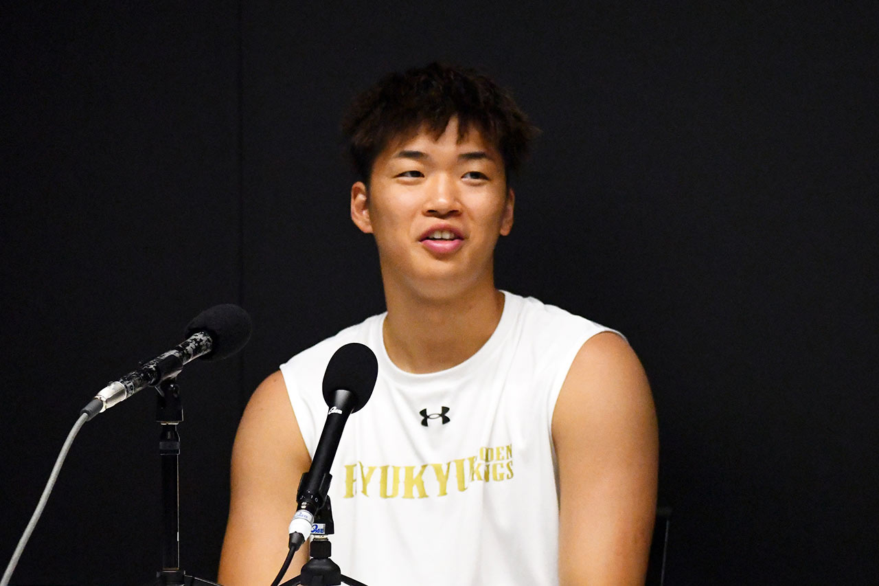 沖縄尚学・末吉良丞投手の“あの仕草”に「すごい勉強になる」キングス桶谷大HCが唸ったワケ…脇真大も「勇気をもらっている」